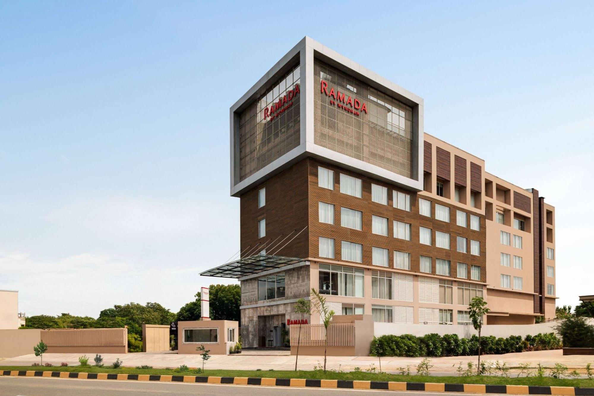 Ramada By Wyndham Gorakhpur Gorakhnath Mandir Road 호텔 외부 사진