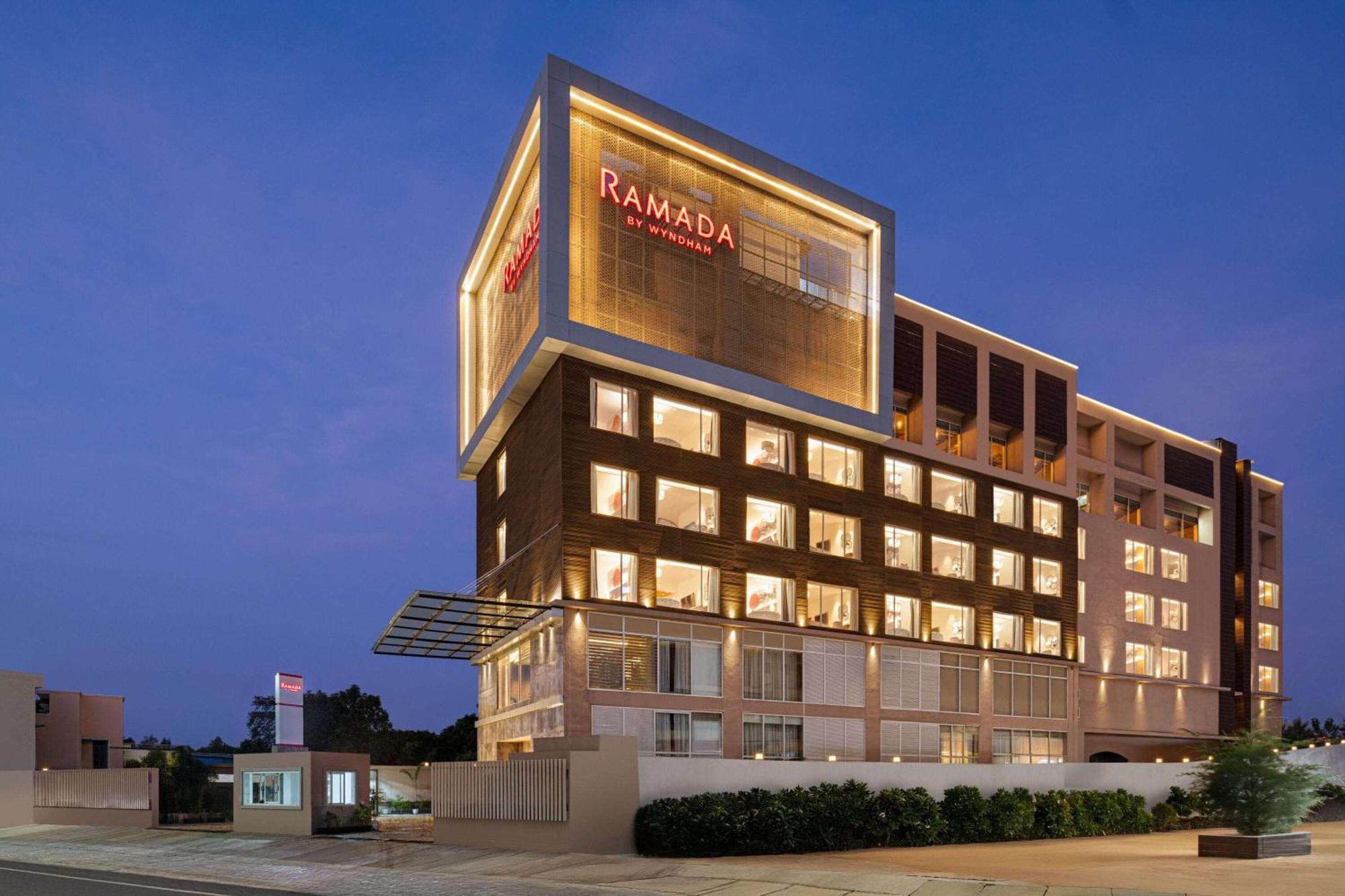 Ramada By Wyndham Gorakhpur Gorakhnath Mandir Road 호텔 외부 사진