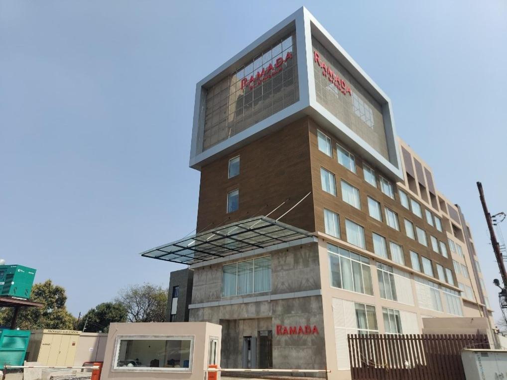 Ramada By Wyndham Gorakhpur Gorakhnath Mandir Road 호텔 외부 사진